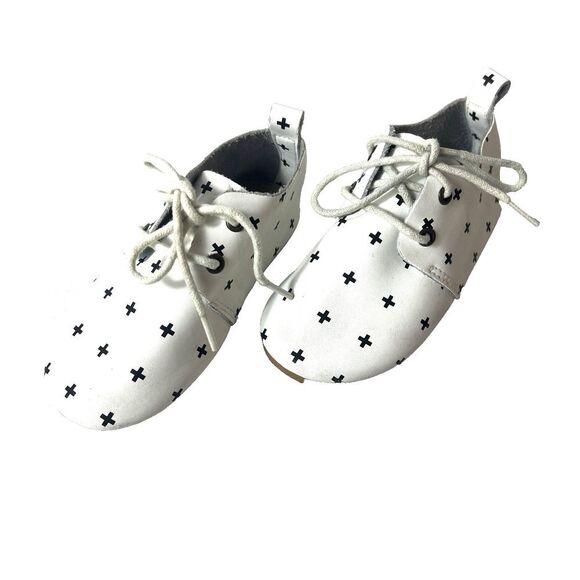 Piper Finn Little Kids Infants 7 Soft Leather White Cross Print Moccasin Lace Up - Picture 2 of 13